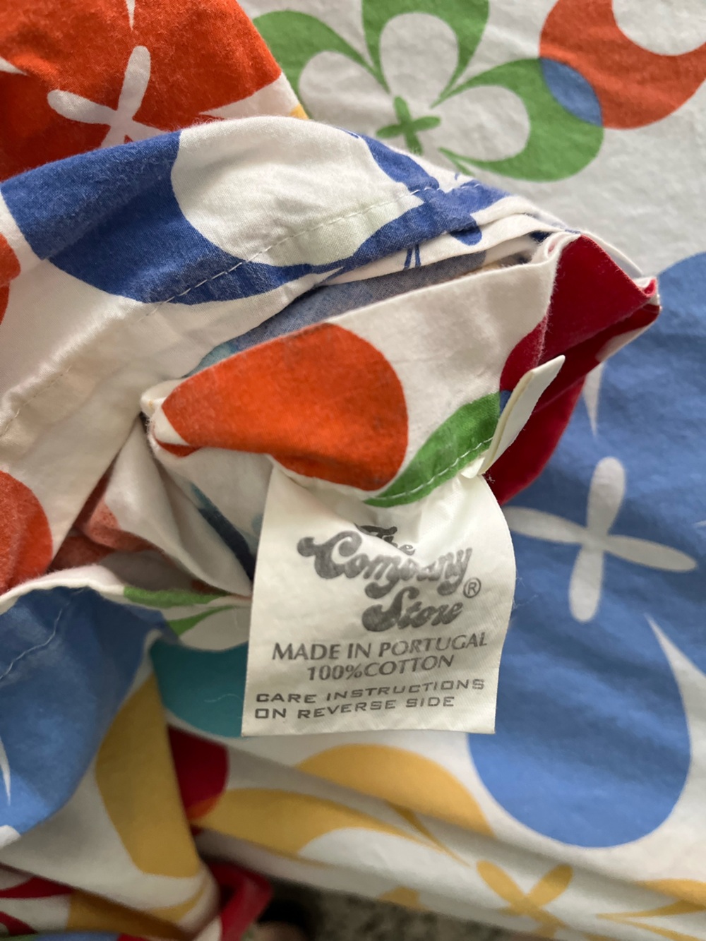 THE COMPANY STORE - cherry Colorful Floral duvet cover w/ matching fitted sheet - Picture 7 of 9